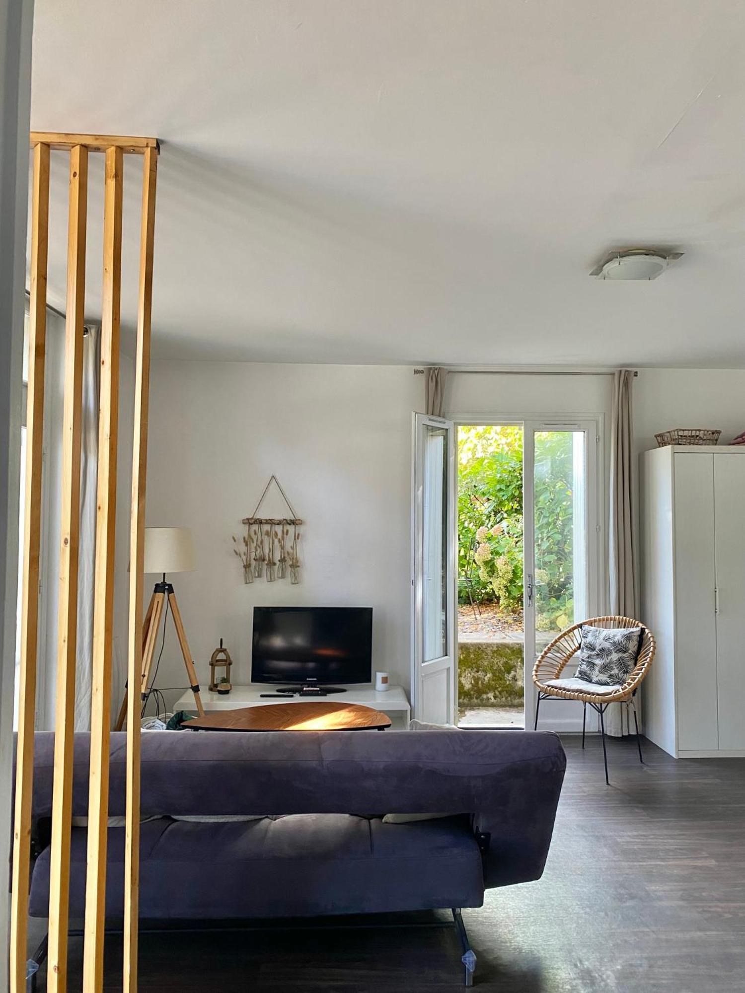 Agreable Petit Gite Avec Piscine Et Jardinet Salies-de-Béarn Exteriér fotografie