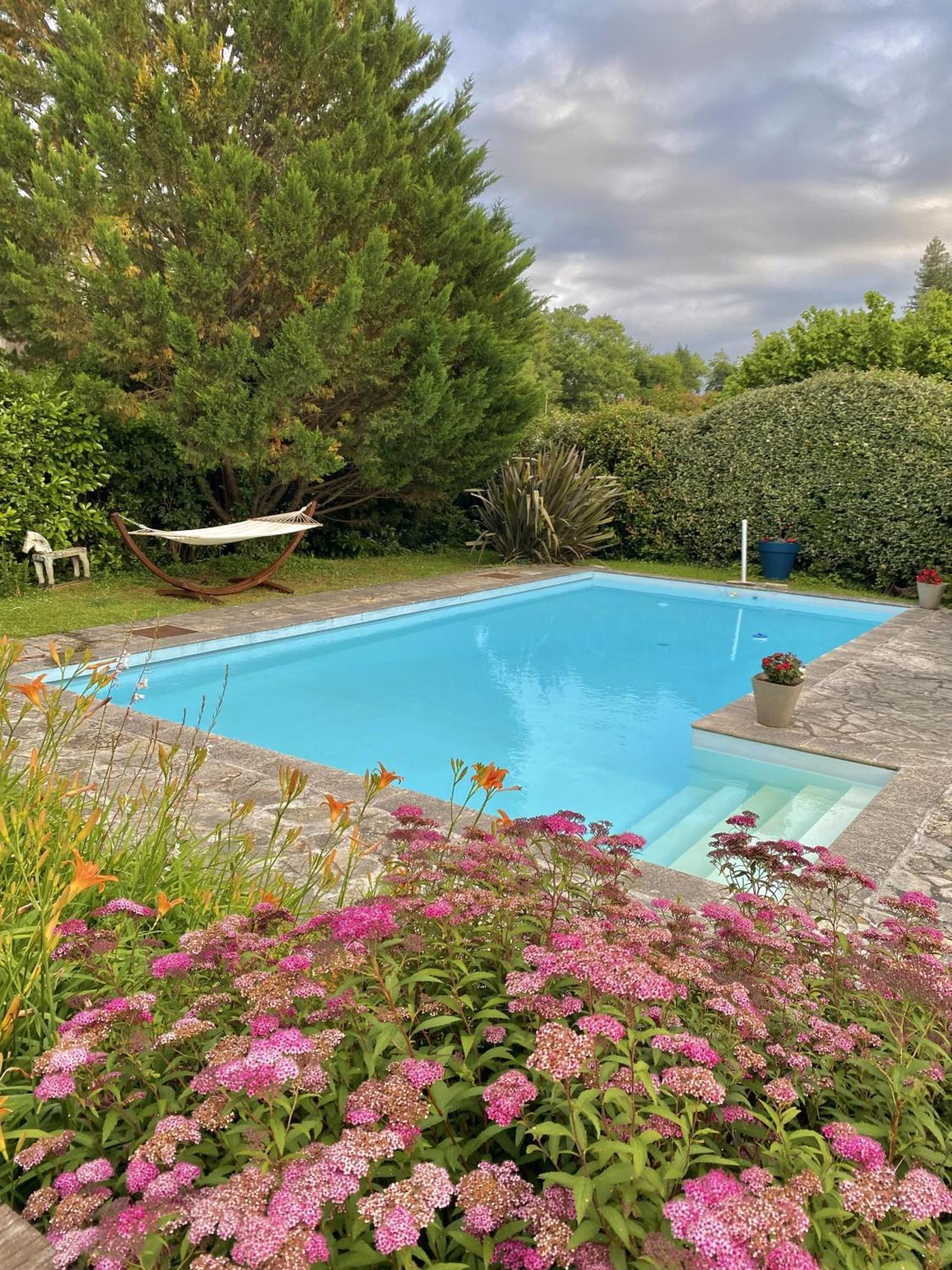 Agreable Petit Gite Avec Piscine Et Jardinet Salies-de-Béarn Exteriér fotografie