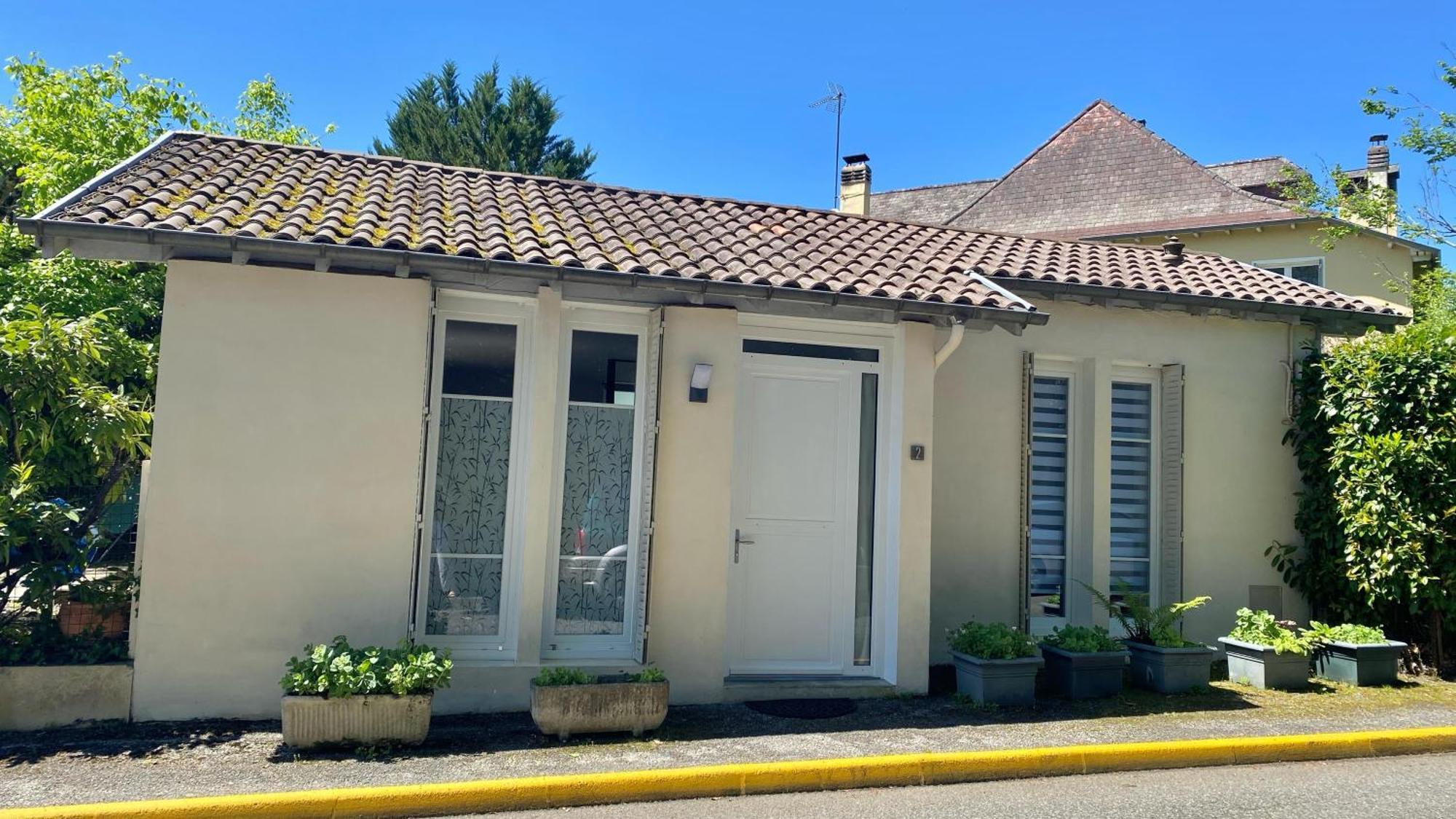 Agreable Petit Gite Avec Piscine Et Jardinet Salies-de-Béarn Exteriér fotografie